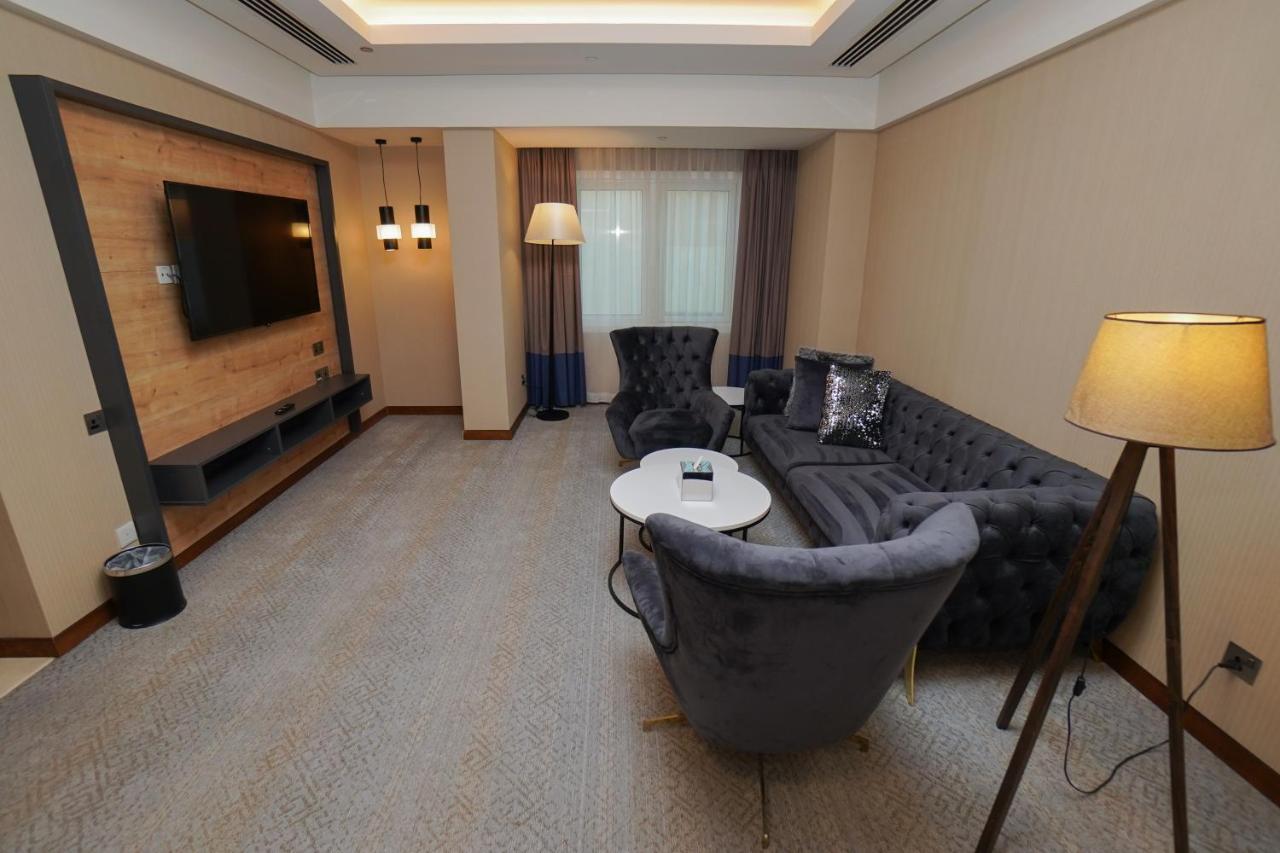 The Grand Lux Hotel Доха Екстериор снимка A living room in a hotel suite
