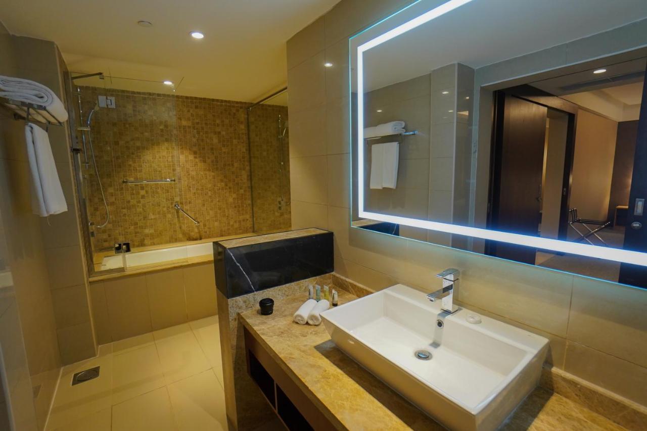 The Grand Lux Hotel Доха Екстериор снимка Bathroom