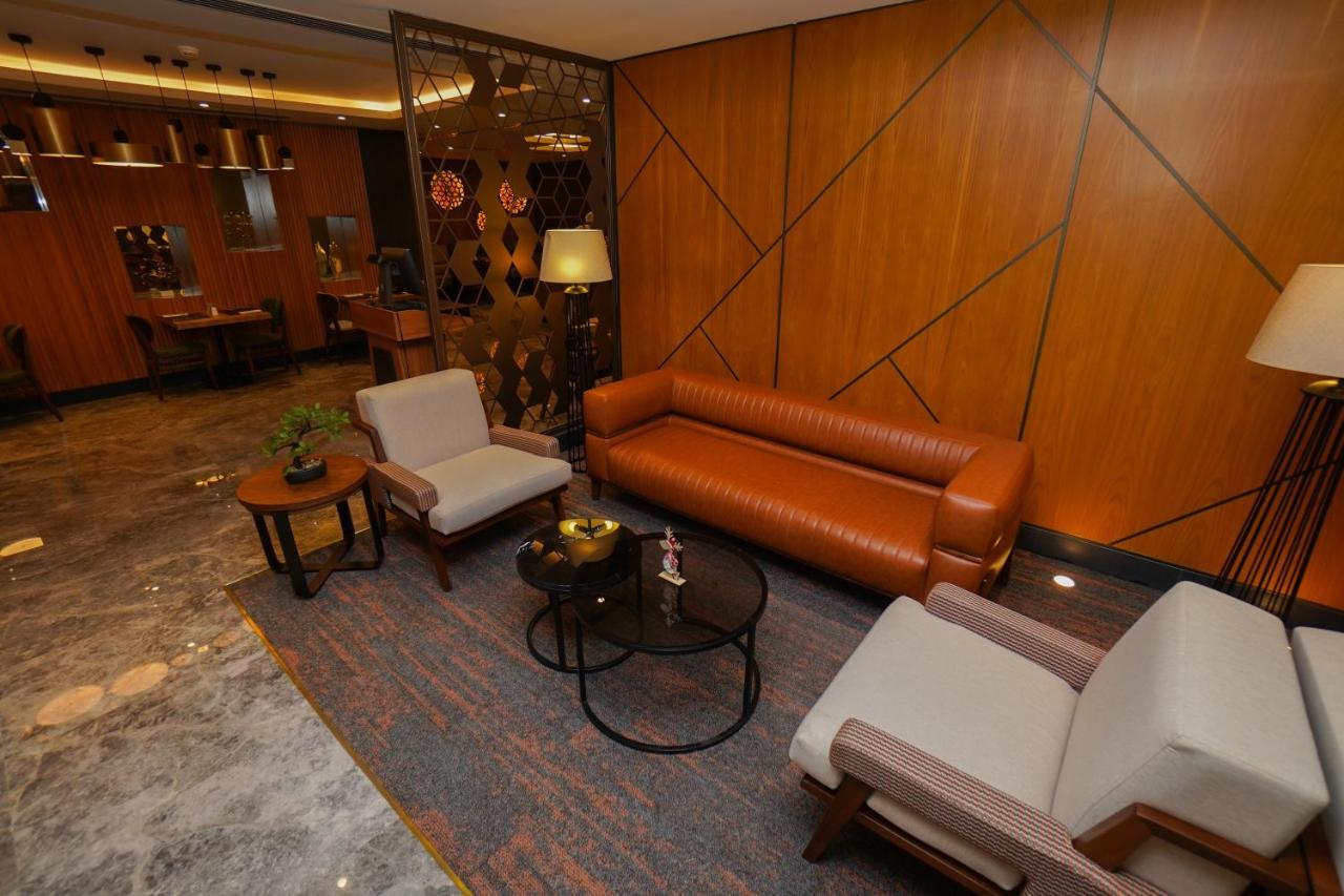 The Grand Lux Hotel Доха Екстериор снимка The interior of the hotel