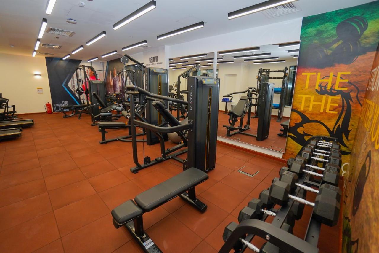 The Grand Lux Hotel Доха Екстериор снимка The gym at the hotel