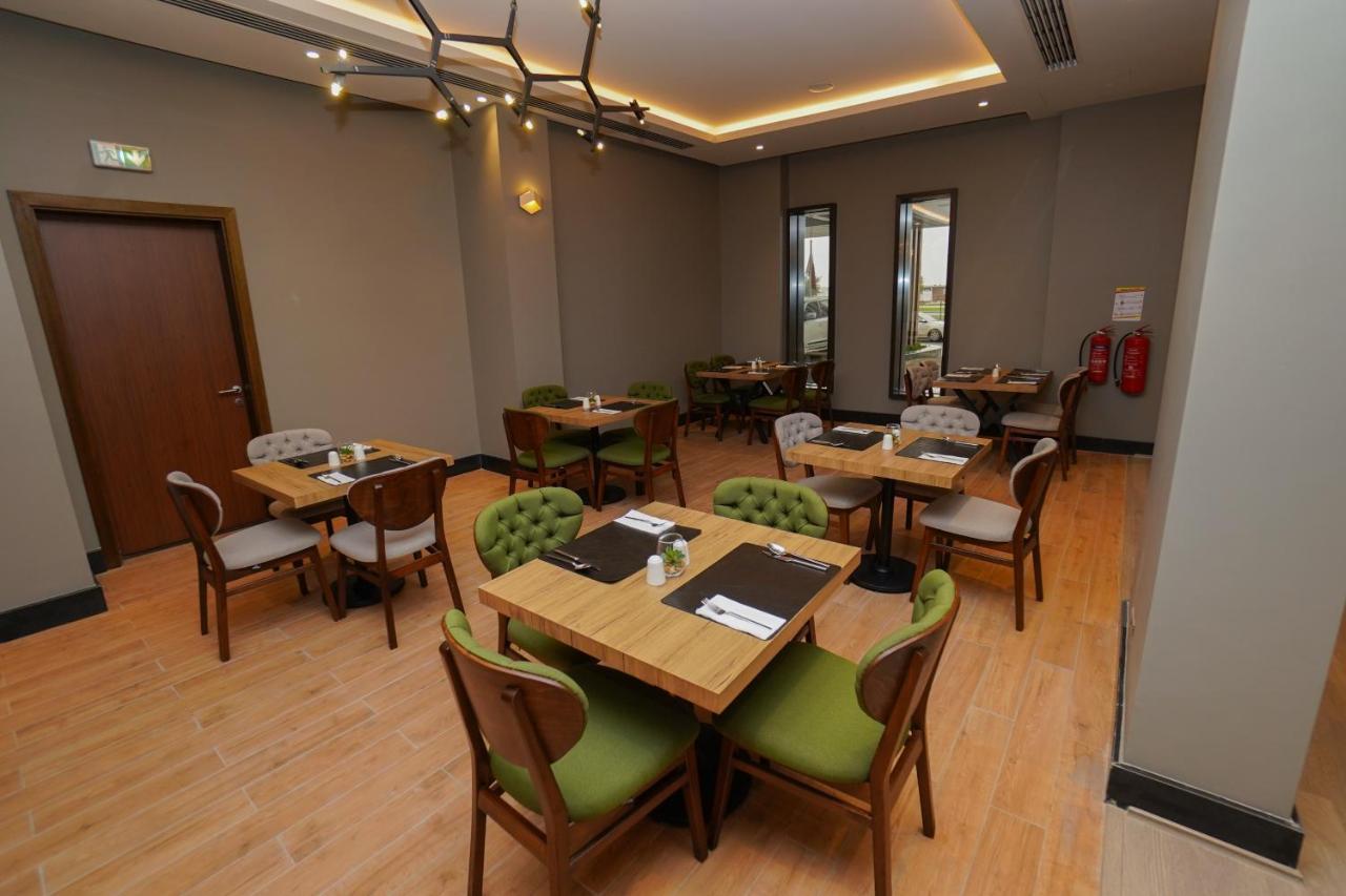 The Grand Lux Hotel Доха Екстериор снимка The restaurant