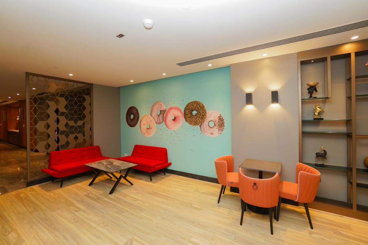 The Grand Lux Hotel Доха Екстериор снимка The lounge at the airport