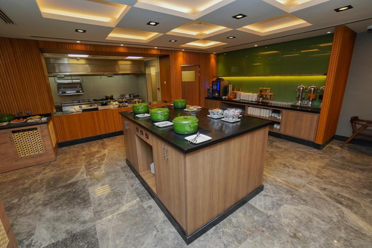 The Grand Lux Hotel Доха Екстериор снимка The kitchen at the Royal Brunei Airlines VIP Lounge at Brunei International Airport